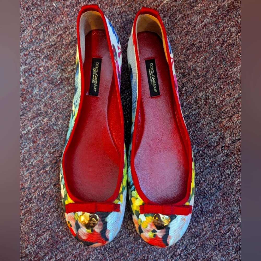 Dolce & Gabbana New Red Floral Women's Ballet Flats